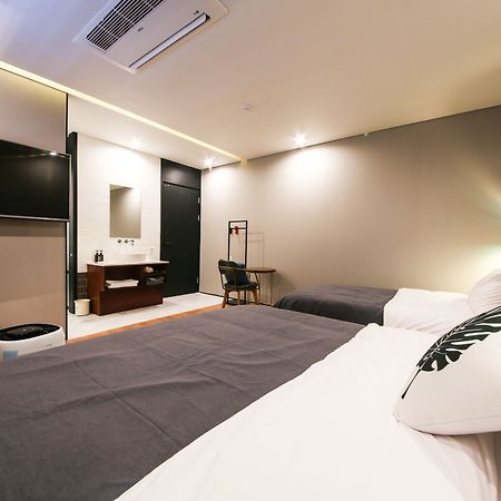 Brown Dot Hotel Yangjeong Busan Bagian luar foto