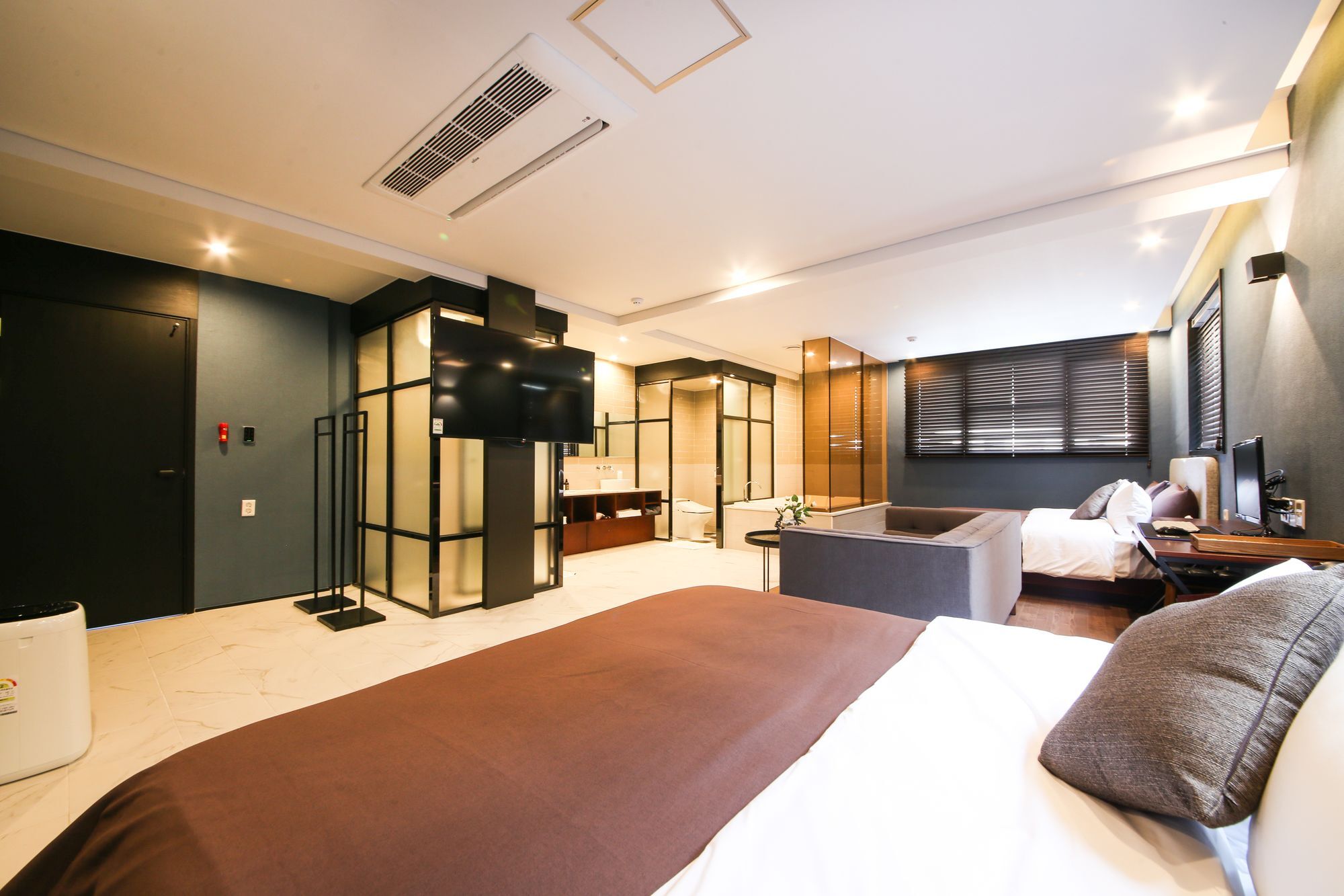Brown Dot Hotel Yangjeong Busan Bagian luar foto