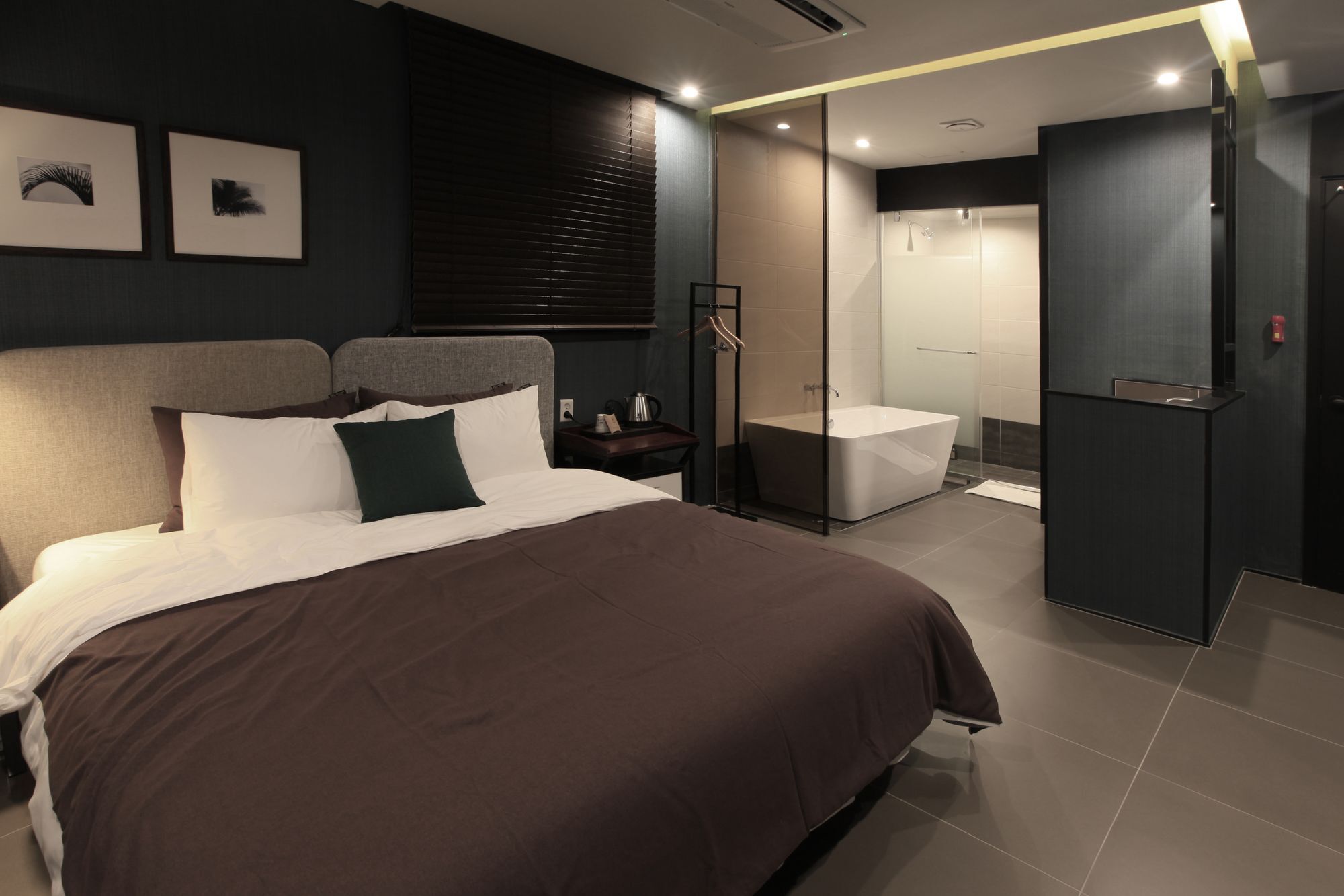 Brown Dot Hotel Yangjeong Busan Bagian luar foto