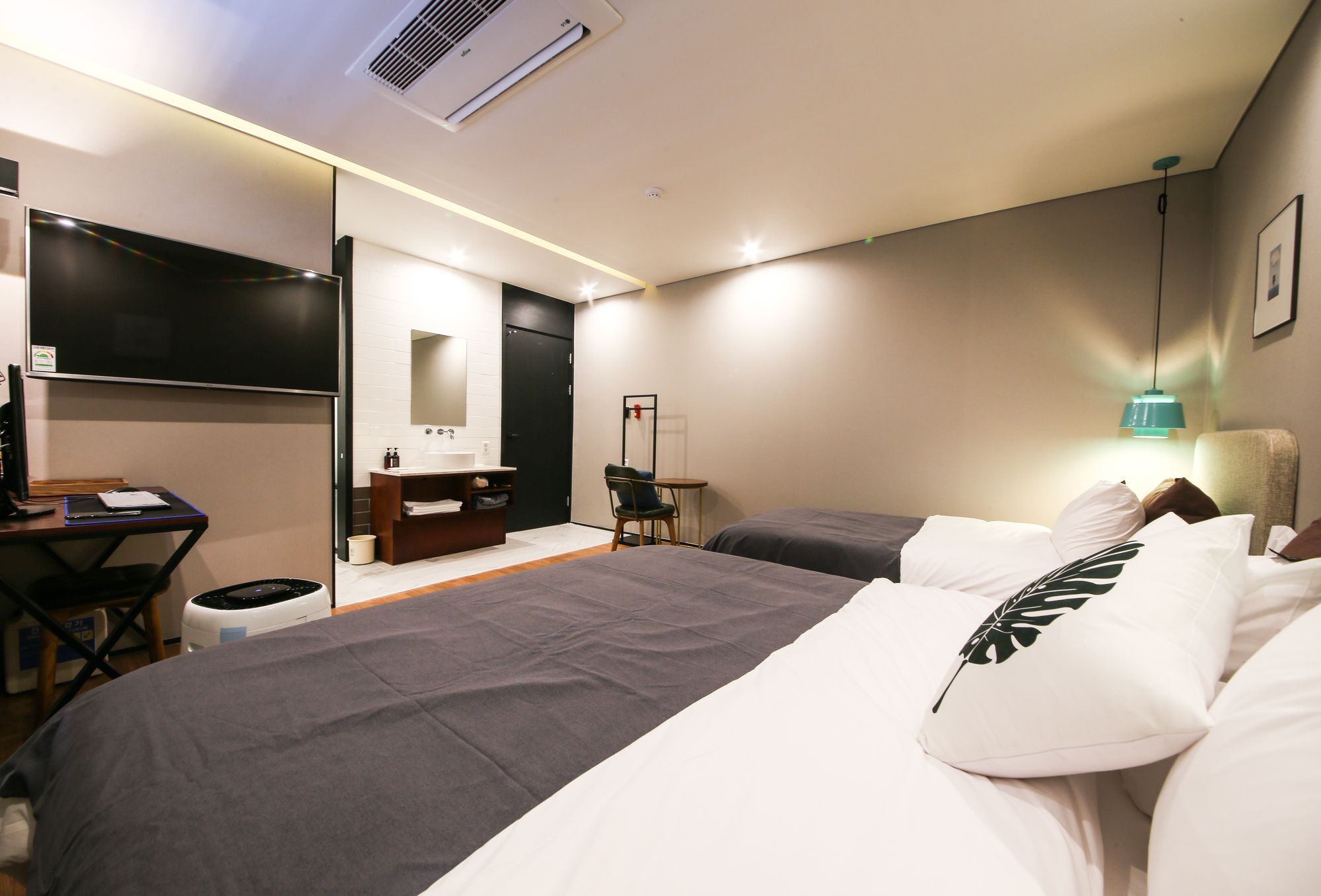 Brown Dot Hotel Yangjeong Busan Bagian luar foto